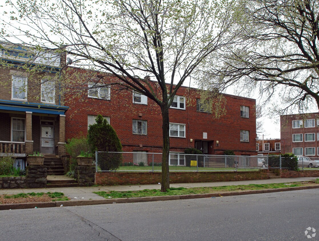 Primary Photo - 211 Tennessee Ave NE