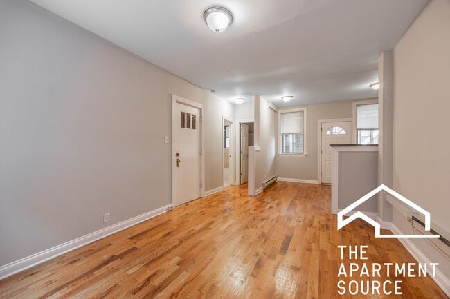 Building Photo - 4431 N Wolcott Ave