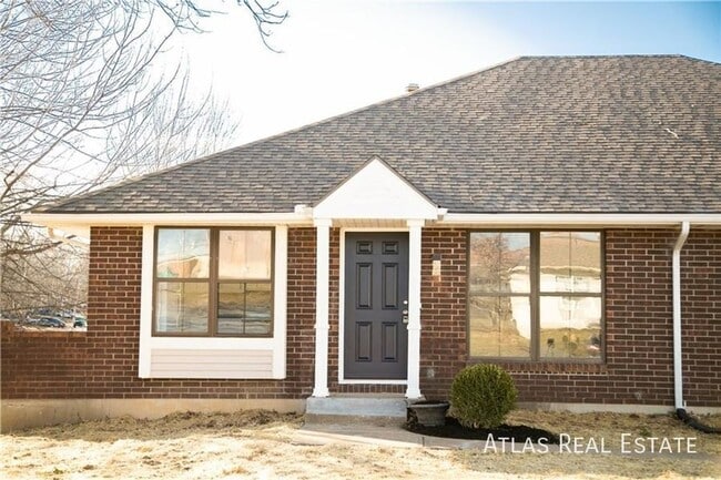 Building Photo - 1500 SW Sunset St