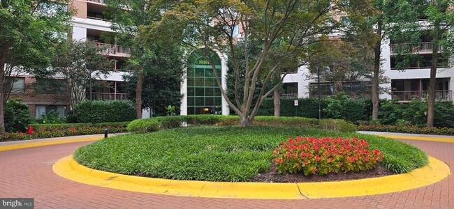 Building Photo - 10101 Grosvenor Pl