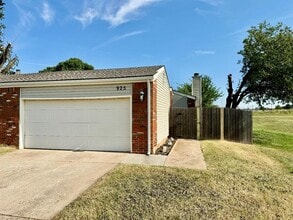 Building Photo - 925 Swan Lake Ct