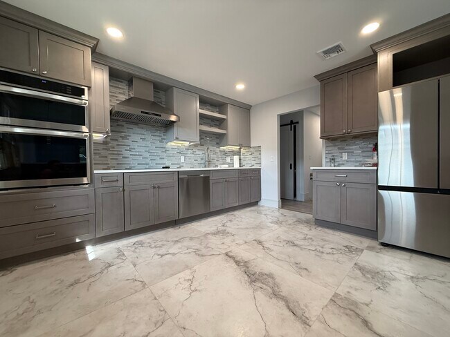 Foto del edificio - 2357 Linwood Ave