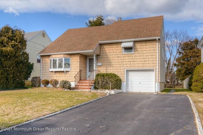 Building Photo - 904 Claridge Dr