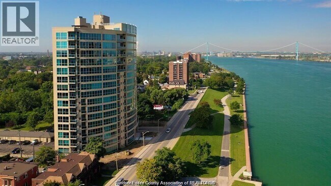 Photo du bâtiment - 1225 Riverside Dr W