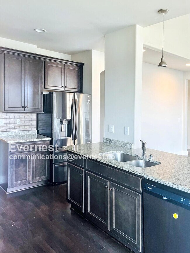 Foto del edificio - 2951 Stewart Campbell Pointe