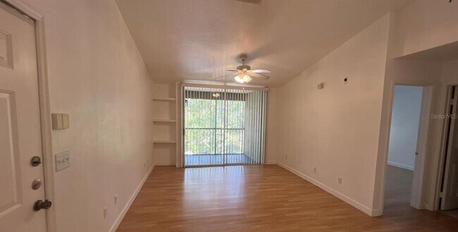 Foto del edificio - 8849 Latrec Ave