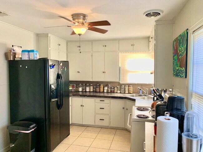 Building Photo - Cozy Two Bedroom - Tech Terrace! Summer 2026