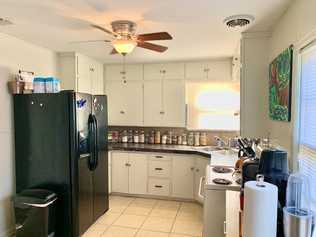 Foto del edificio - Cozy Two Bedroom - Tech Terrace! Summer 2026