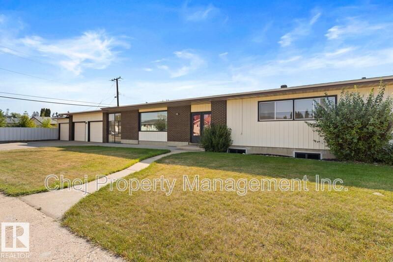 Photo principale - 8007-8128 128 Ave NW