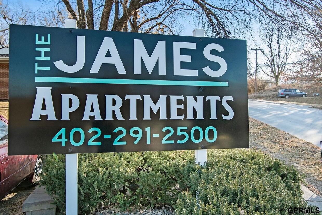 Primary Photo - 823 James Pkwy