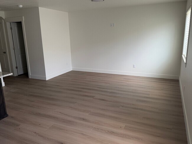 Foto del edificio - 2070 N 325 E