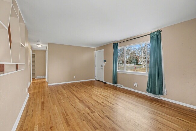 Building Photo - 8624 W Florida Ave