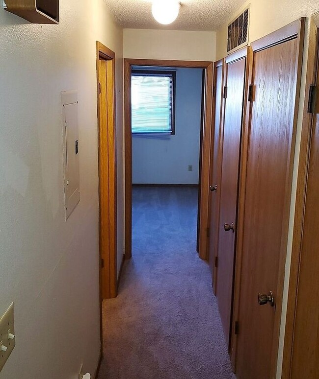 Building Photo - 2617 Westwinds Dr