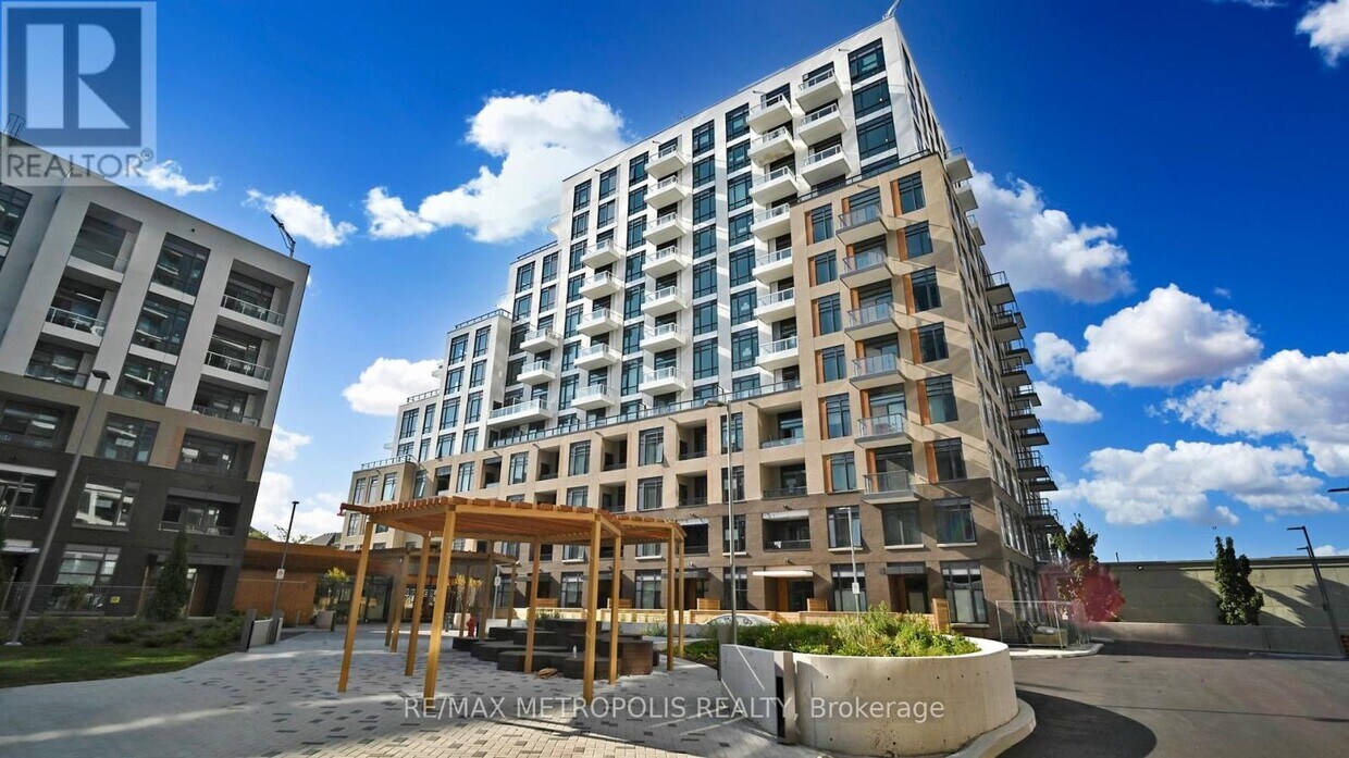 Photo principale - 8-618 Beverley Glen Blvd
