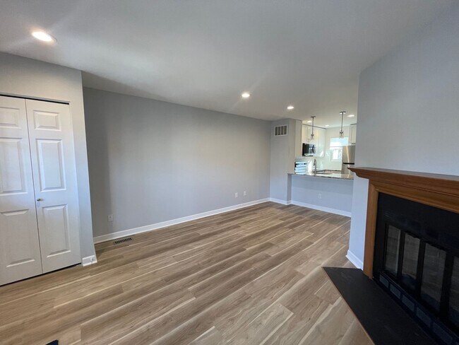 Foto del edificio - Two Bedroom Condo in Woodbridge