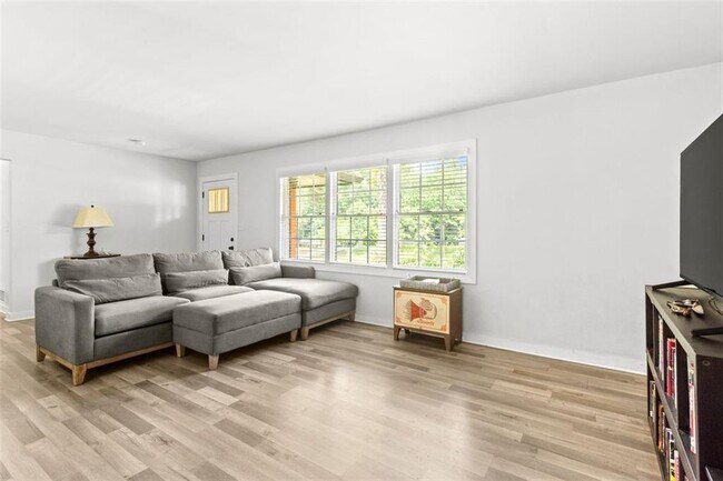 Foto del edificio - 2425 Clifton Springs Rd