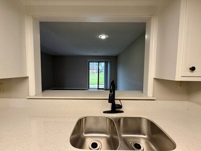 Foto del edificio - 2 bed / 1.5 bath townhome in Oakwood