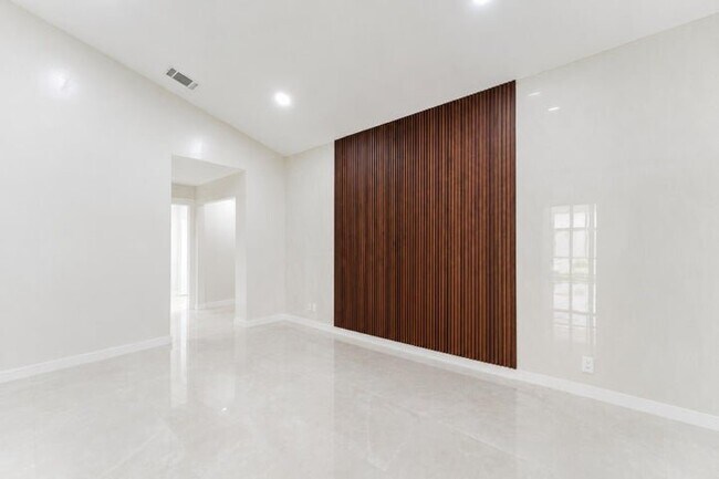 Building Photo - 7512 Eagle Point Dr
