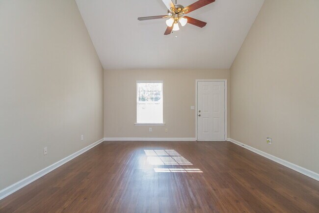 Foto del edificio - 2244 Rosecran Cir