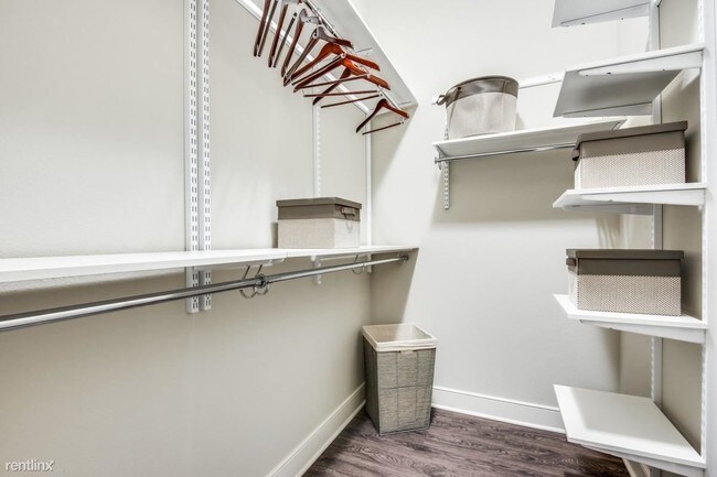 Foto del edificio - 1 br, 1 bath Apartment - 2009 Congress St 021