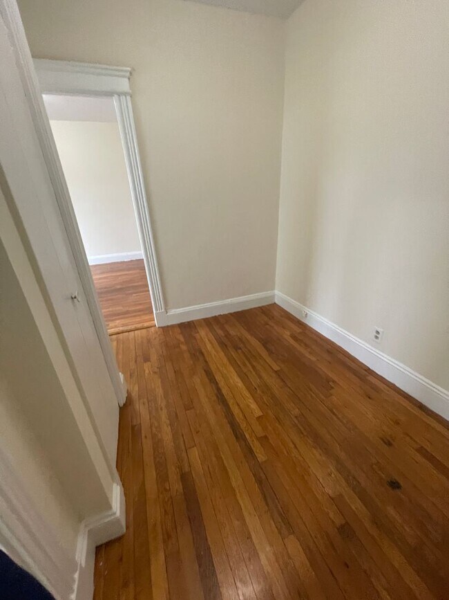 Foto del edificio - FREE MONTH PACKARDS CORNER, Best location in Allston, T stop and Grocery In front, Easy choice an...