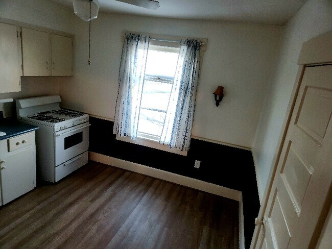 Foto del edificio - 446 Hower St NE