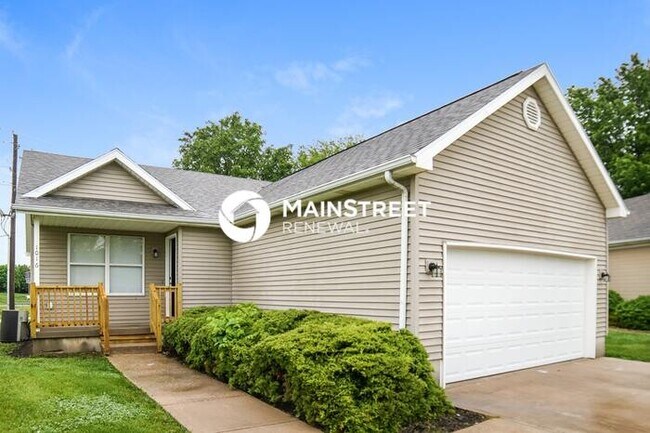 Building Photo - 1016 NE Queens Ct