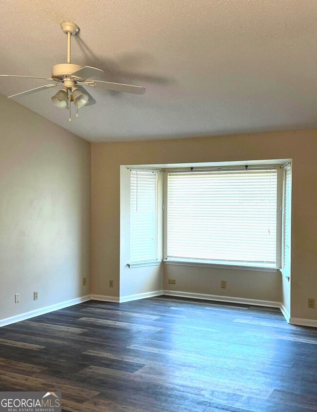 Building Photo - 419 Sunnyside Dr