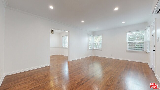 Building Photo - 3370 Rowena Ave