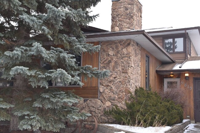 Building Photo - 9813-9875 75 Ave