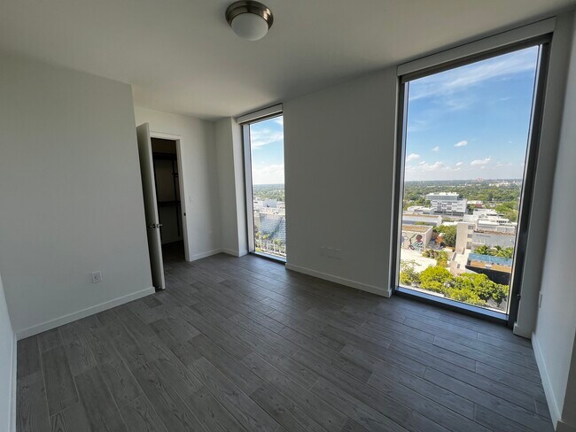 Foto del edificio - 208 NE 35th Ter