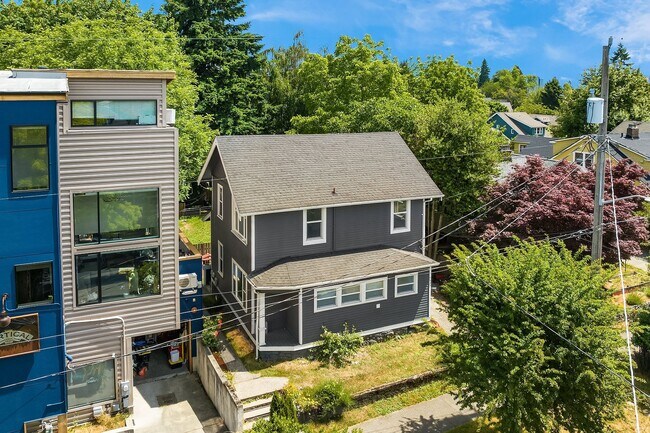 Foto del edificio - 5444 Kirkwood Pl N