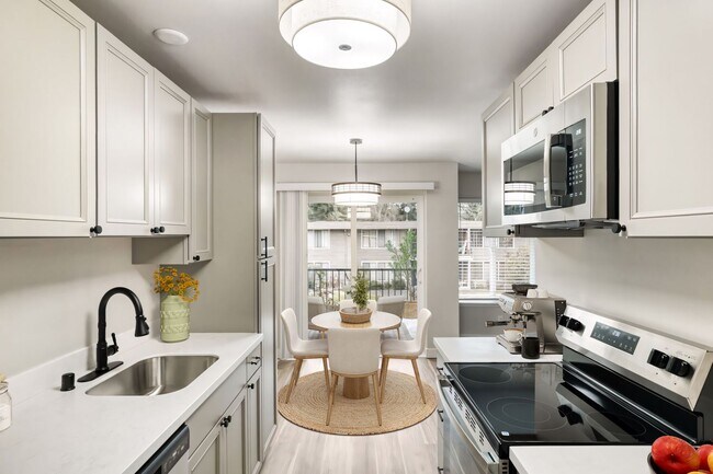 Foto del interior - Beautifully Renovated 1 & 2 Bedroom Apartments in Lynnwood!