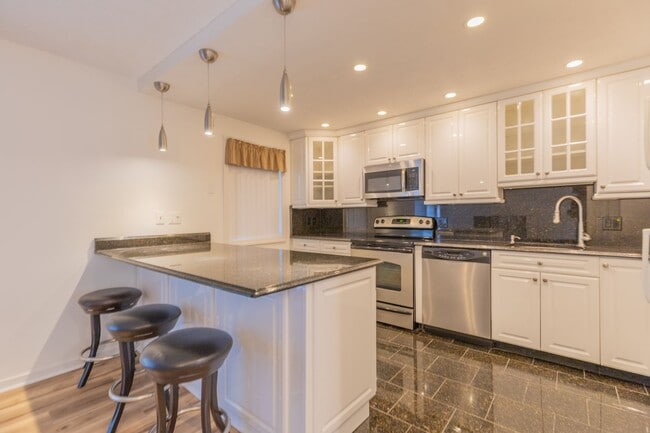 Building Photo - Available Now! 2-Bedroom, 2-Bath Condo in ...