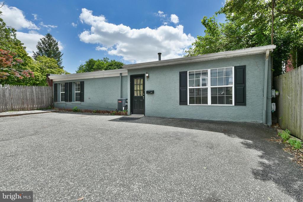 Primary Photo - 357 Lyceum Ave