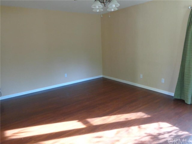 Building Photo - 464 E 6th Ave