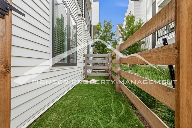Building Photo - Spacious Townhouse with Central AC and 2-Car Garage