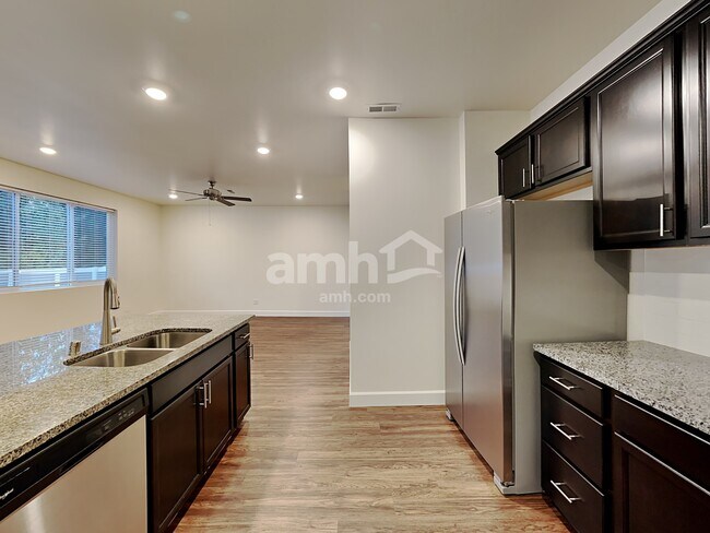 Foto del edificio - 12451 83rd Ave E