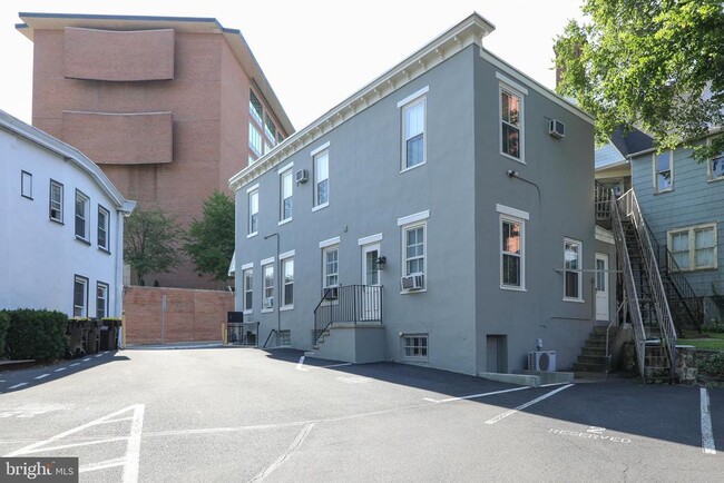 Building Photo - 114 N Main St