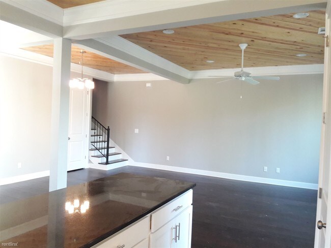 Foto del edificio - 822 Columbiana Rd