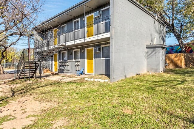 Foto del edificio - 903 Springdale Rd