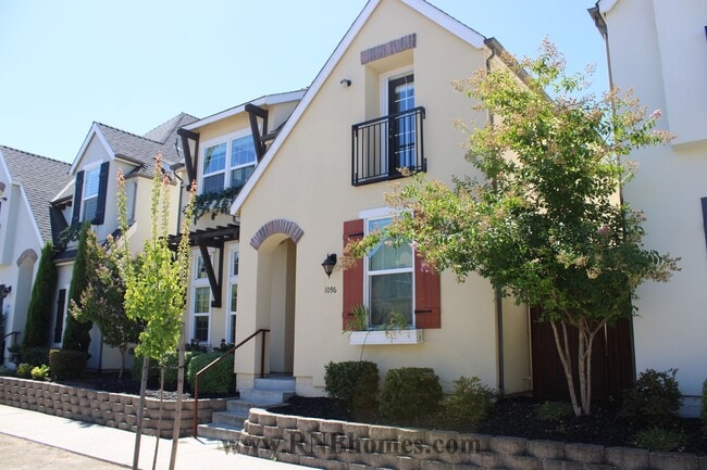 Building Photo - 1096 Provence Village Dr