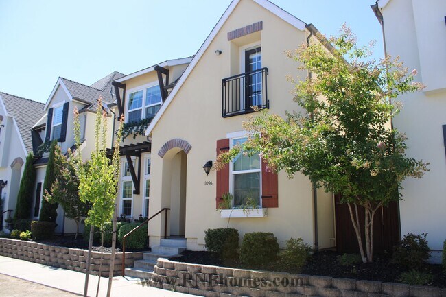 Foto del edificio - 1096 Provence Village Dr