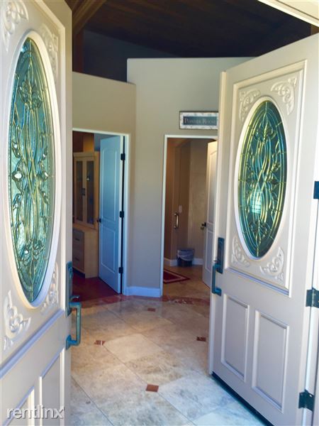 Foto del edificio - 646 Ocean View Ave