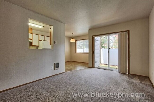 Foto del edificio - Unit #2 -- 3 Bed, 1.5 Bath Townhome at Willows Edge in Battle Ground