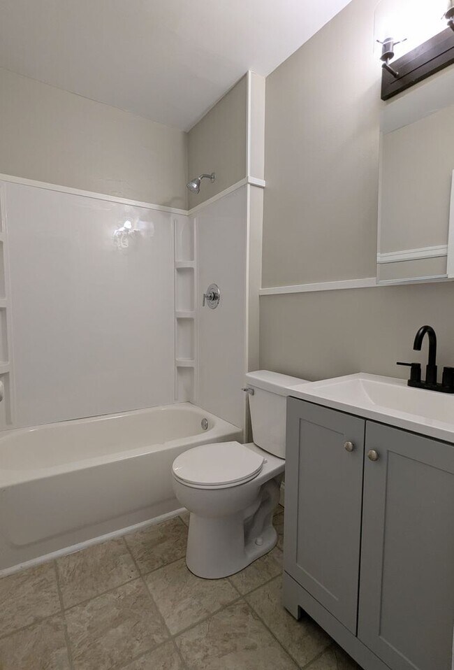 Foto del edificio - Move-In Special! Freshly Updated Southampt...