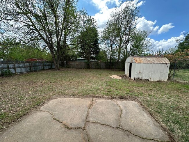 Building Photo - 3 Bed, 1.5 Bath, 1 Car garage