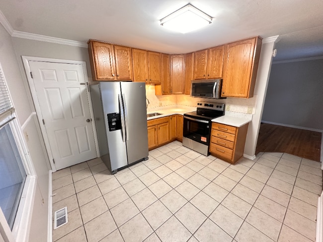 Building Photo - 241 Boston St