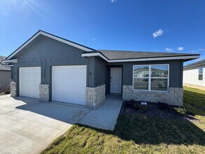 Building Photo - 1206 Concord Dr