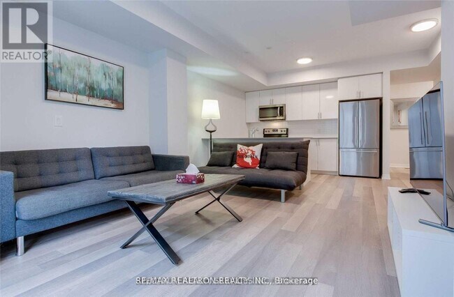 Photo du bâtiment - 1200 Main St E